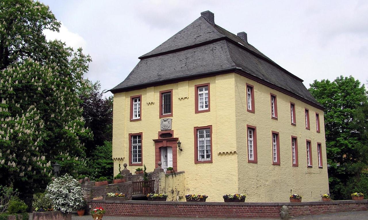 Charmante Ferienwohnungen Auf Reitstall Wasserburg Anstel - Ein Ort Zum Wohlfuehlen Und Entspannen Rommerskirchen Exterior photo